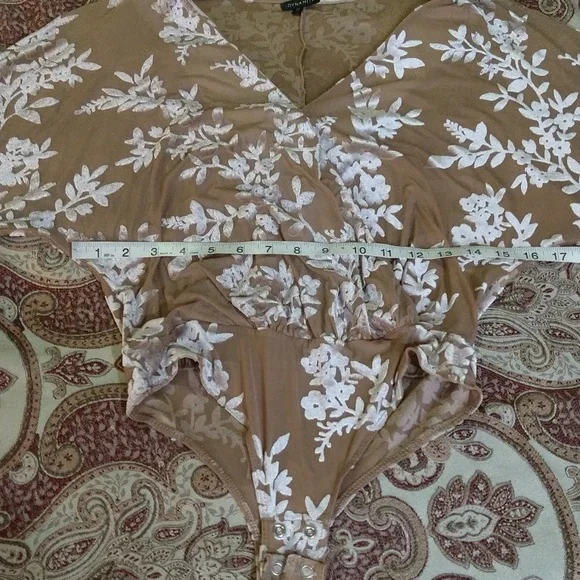 Size Small Dynamite long sleeve v-neck bodysuit - Picture 15 of 16